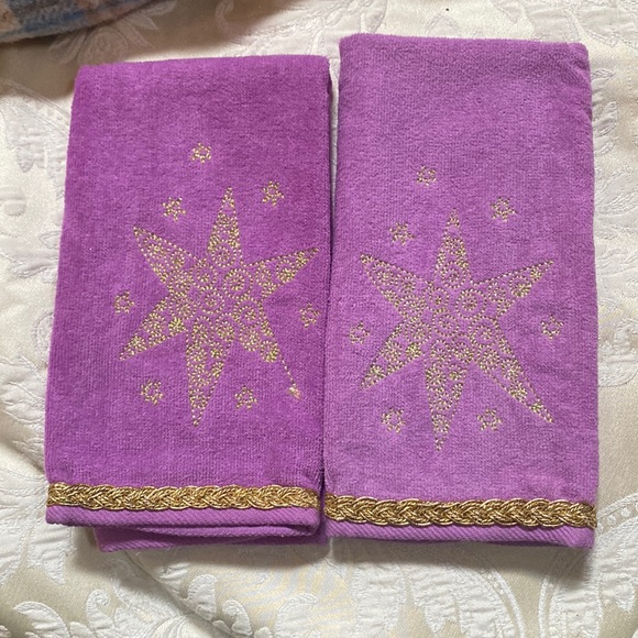 NWOT Main Street Home Creation holiday set of Two hand towels - Picture 1 of 1